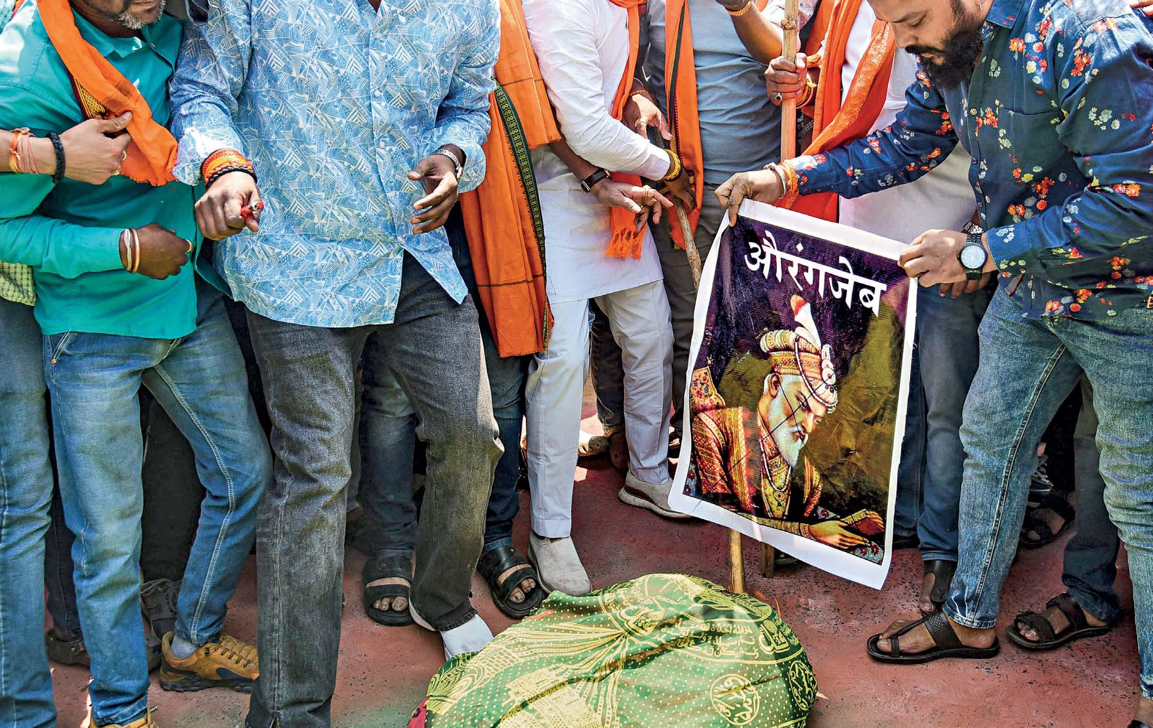 इतिहास बना हथियार
